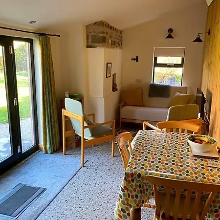 The Rowe House 3*